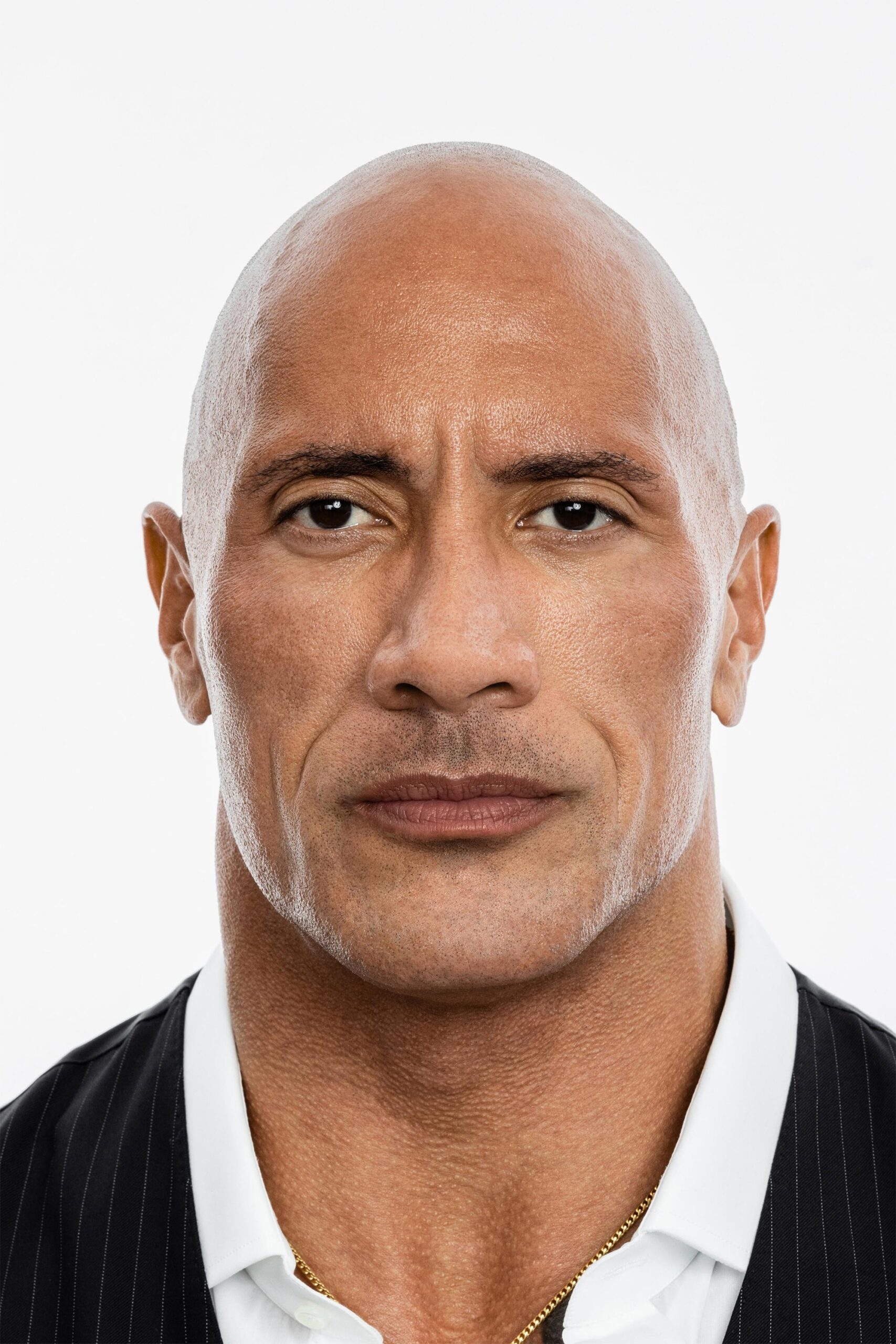Dwayne Johnson – Également connu sous le nom de « The Rock », il est un ancien lutteur professionnel devenu acteur, connu pour ses rôles dans des films d’action tels que « Jumanji », la série « Fast & Furious » et « Moana ».